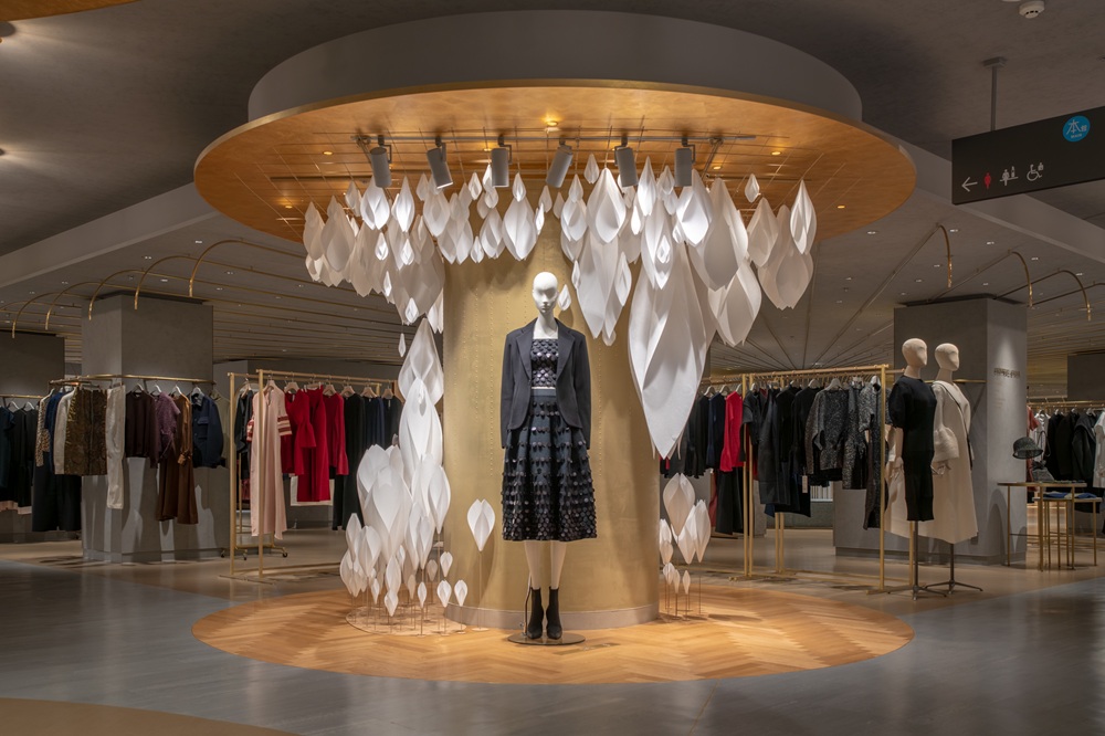 名古屋松坂屋3階の「真鍮」をテーマとしたVMDエリア