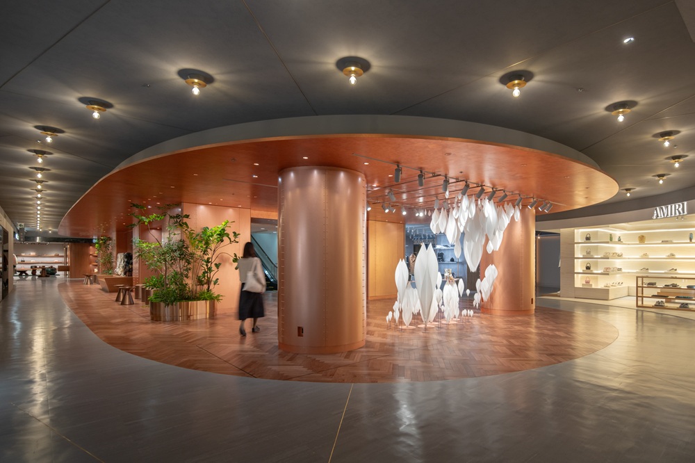 名古屋松坂屋3階共用部の大津通側のエスカレーター周辺